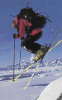 Skialpinistické vázání dovoluje zvedat patu při chůzi a naopak zafixovat ji před sjezdem