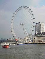 Londýnské kolo sahá do výšky 135 metrů a jedna okružní jízda trvá 25 minut