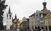 Mírové náměstí s městskou věží