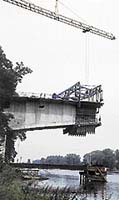 Stavba trámového mostu technologií letmé betonáže