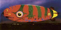 Vzduchlodě se v současnosti používají především k reklamním účelům, tato barevná kráska slouží k propagaci rockové skupiny Pink Floyd