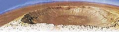Barringerův kráter v Arizoně (USA) je jedním z nejzachovalejších na naší planetě. Je téměř 1,5 kilometru široký a vyhloubil ho meteorit o průměru 60 metrů před 50 000 lety