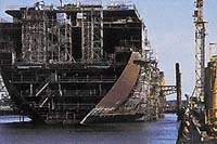Konec října 1999 - loď je zatím bez zádi, ale může již plout