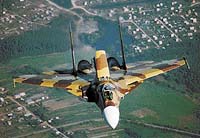 Su-37 - letoun s klasickými křídly. Stejně jako v případě Berkuta je stále testován