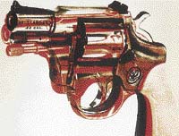 V roce 1968 byl na Warhola spáchán atentát, o 14 let později dal vzniknout obrazu Revolver (sítotisk na plátně)