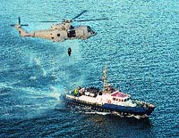 Těžký vrtulník EH-101 pomáhá záchranářům