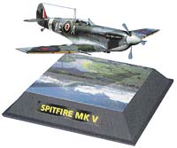 Spitfire letící nad doverskými břehy, takový je nejnovější magický model firmy Revell