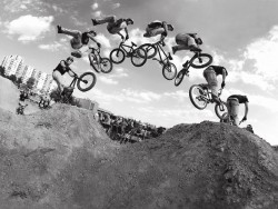 Dan Miler a jeho tailwhip na dirtu Foto