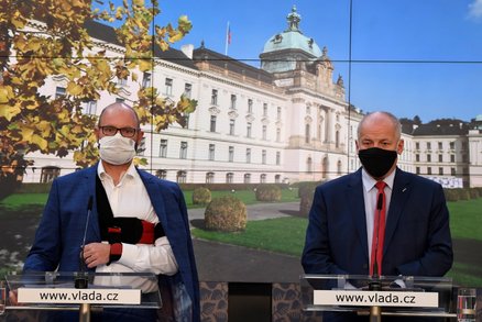 Čekáme na tiskovku: Vláda o vypnutí života v Česku. Co všechno na další týdny zavře?
