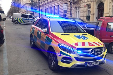 V Praze zemřelo malé miminko! Záchranáři ho půl hodiny oživovali, případ řeší policie