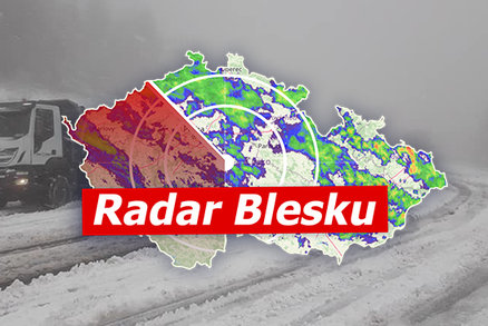 Na Česko se sype sníh. Kloužou chodníky i silnice, hlavní tah do Polska stojí. Sledujte radar Blesku