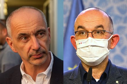 Koronavirus ONLINE: Šéf hejtmanů chce po vládě obrat u nemocnic. Kontroly na hranicích s Rakouskem