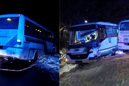 V Rotavě se na namrzlé silnici srazili dva autobusy: Jeden řidič se zranil