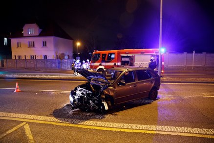 Velké pátrání v Řepích! Dezorientovaný řidič po nehodě utekl, policie žádá veřejnost o pomoc