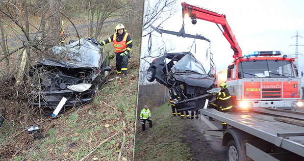 Dva mrtví při nehodě u Havířova: Řidič a spolujezdec nepřežili náraz do stromu