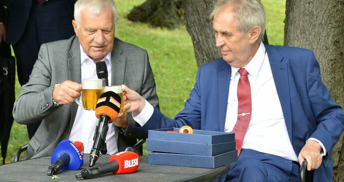 Václav Klaus slaví 80: Opulentní party na Hradě pro 500 lidí. Část hostů odradilo vedro
