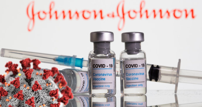 Miliony vakcín skončily v koši: V továrně Johnson & Johnson pomotali výrobu