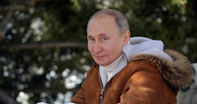 Playboy Putin už 21 let na trůně: Kritizoval Stalina za kult osobnosti, jeho je mnohonásobně větší