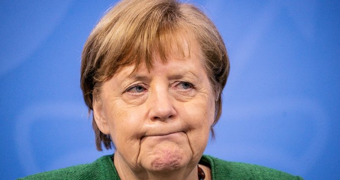 Merkelová pomalu vyklízí kancléř. A jednu věc o sobě kancléřka rozhodně nechce slyšet