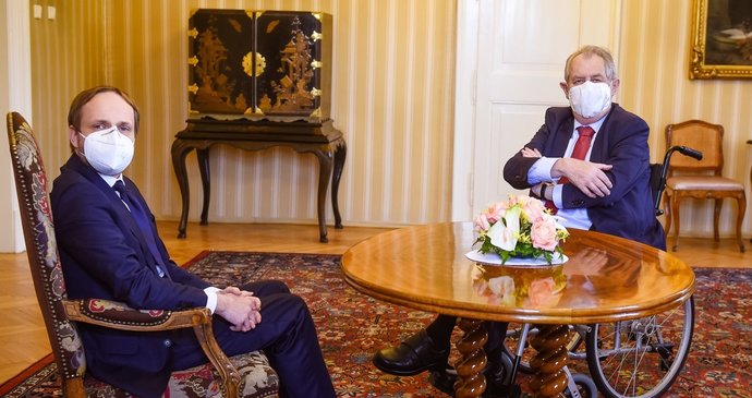 Zeman jmenuje Kulhánka šéfem diplomacie. Na nového ministra čeká hned ruský velvyslanec