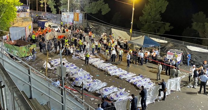 Desítky mrtvých po pádu tribuny v Izraeli: Lidé umírali v tlačenici udušení nebo ušlapaní