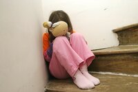 Pedofilní strýc z Náchodska: Svázané neteři (5) dával na prsa skřipce