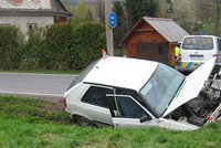 Smrtelná nehoda na Plzeňsku: Řidič sjel s autem do příkopu