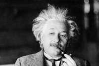 Vědci potvrdili Einsteinovu předpověď. Odhalí víc o vzniku vesmíru?