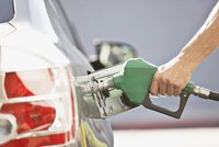 Benzin a nafta v Česku prudce zdražují. Nejvíc při tankování zaplatíte v Praze