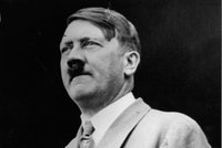 Hitler měl deformovaný mikropenis, tvrdí historici. A k tomu jenom jedno varle