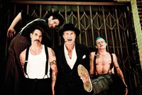 Moderátoři Evropy 2 s Red Hot Chili Peppers v koupelně? Co tam dělali?