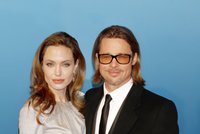 Je šílená, ale pořád ji miluju, říká Brad Pitt o Angelině Jolie