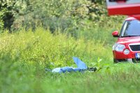 Děsivá tragédie na Plzeňsku: Senior na vozíčku uhořel při pálení trávy