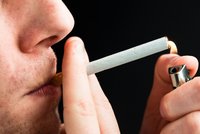 Britští vězni si už cigaretu nezapálí, soud to zakázal. Hrozí vzpoura?