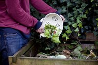 4 kroky, jak založit kvalitní kompost. Zužitkujete zbytky z kuchyně!