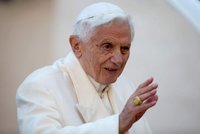Papež prý umírá! Benedikt se připravuje na setkání s Bohem, tvrdí kardinál