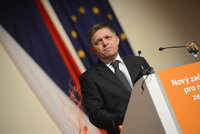 Slováci volí novou vládu. Fico nejspíš oslabí, kdo jsou jeho soupeři?