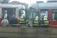 Srážka tramvají v centru Prahy: Přes Staroměstskou se tři čtvrtě hodiny nejezdilo, linky vedly odklonem