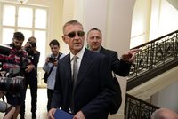 Janoušek má na krku další obvinění z podvodu. Kvůli firmě na krevní testy