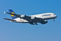 Letušky a piloti hrozí další stávkou: Jednání s Lufthansou zkrachovala