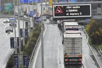 Praha chce těžké kamiony vytlačit z města. Policii se plán nelíbí
