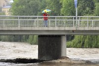 Řeky se vylévají z koryt: Na Liberecku platí extrémní stupeň nebezpečí