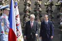 Zeman se sešel se Stropnickým: Armáda migranty zvládne, řekl prezidentovi