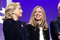 Bill a Hillary Clintonovi se radují z miminka: Dceři Chelsea se narodil syn Aidan