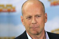 Bruce Willis prodává staré harampádí: Za vázy mu kupci platí "zlatem"!