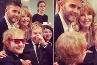 Unikátní fotky ze svatby Eltona Johna: Fotil se bez brýlí a křenil se jako malé dítě!