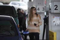 Ceny pohonných hmot stoupají: Benzin pokořil 28 Kč. Kde ještě natankujete levně?