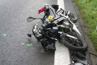Motorkáře u Třeboně porazilo auto, na místě zemřel