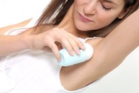 Antiperspirant, nebo deodorant? Víme, co zachrání vaše propocené podpaží!
