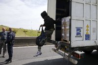 Další chladicí kamion s 12 migranty: Tentokrát přežili, policie je odhalila v Belgii